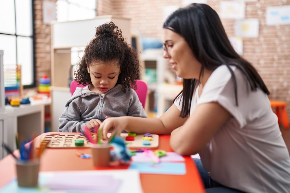 Capa do curso: Cuidador Educacional Noções Básicas e Introdutórias